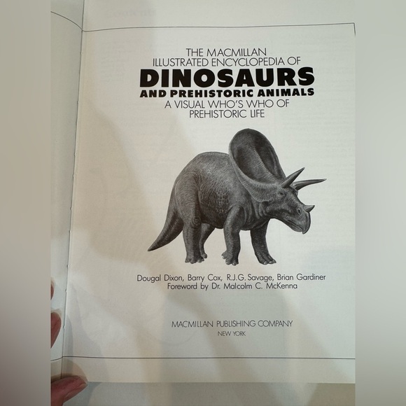 Macmillan Illustrated Encyclopedia of Dinosaurs Children’s Book - Picture 3 of 10